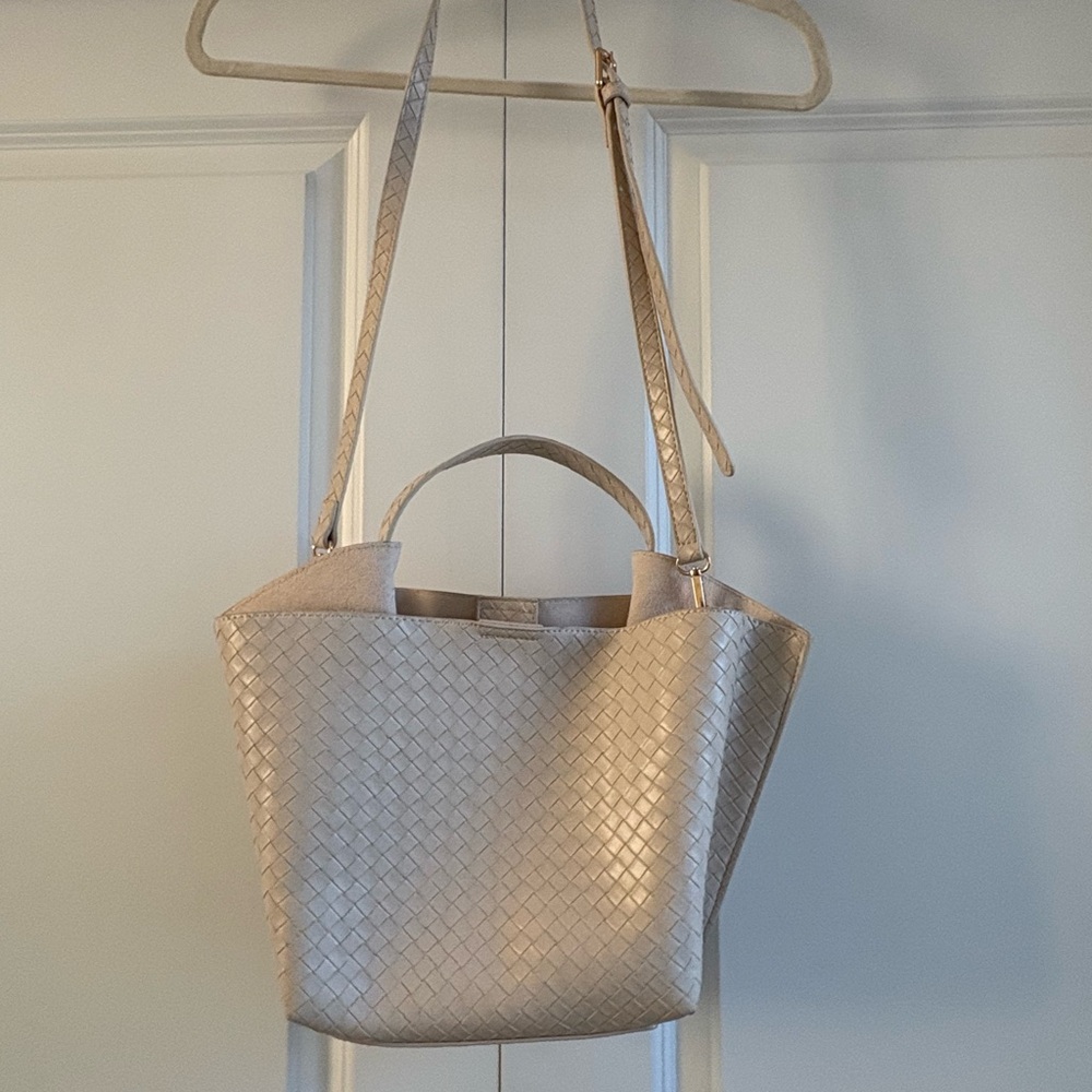 House of Harlow 1960 Beige Woven Tote - Picture 2 of 12